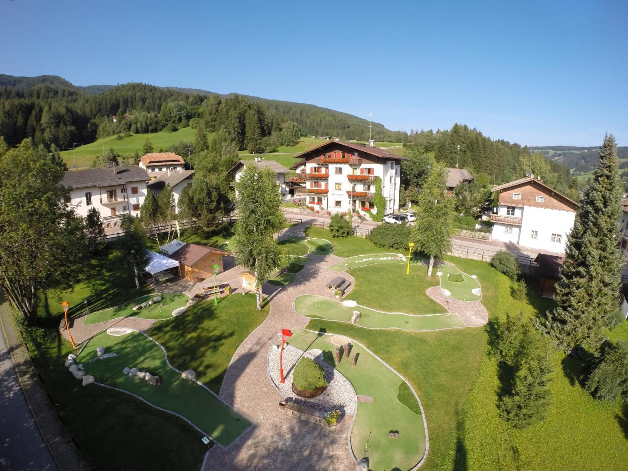 Hotel Dolomiten Monguelfo-Tesido / Welsberg-Taisten Exterior foto